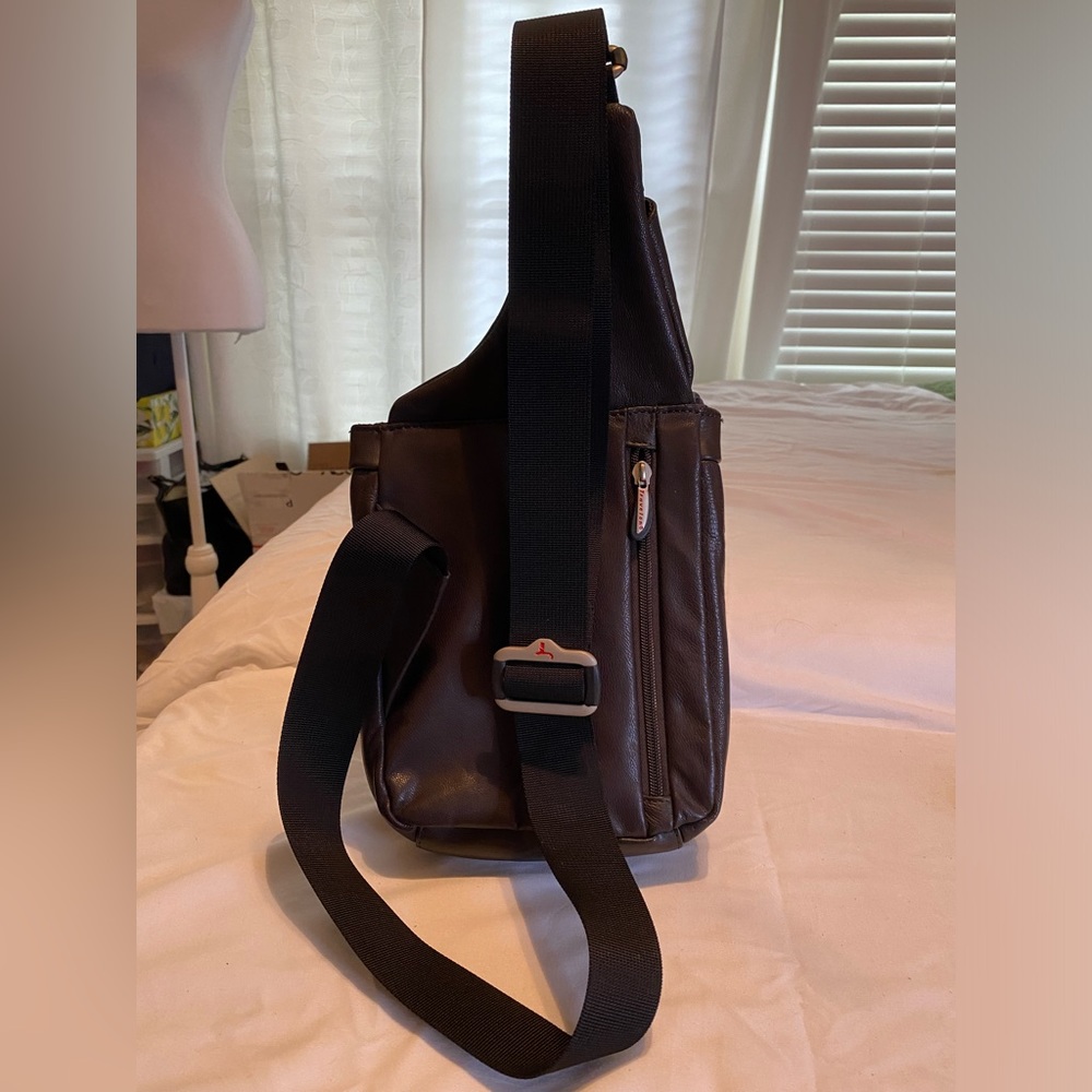 Travelon unisex brown leather crossbody - Picture 2 of 13